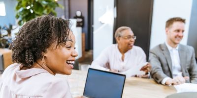 ¿Cómo se escribe un acta informativa?